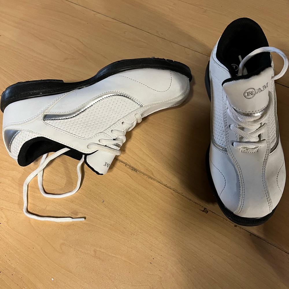 Womens golf shoes size 6 like new white original 100